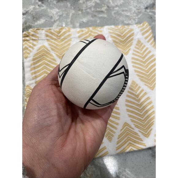 Vintage 3” Kokopelli Santa Fe Hand Painted Glass Ball Christmas Ornament - Picture 8 of 9